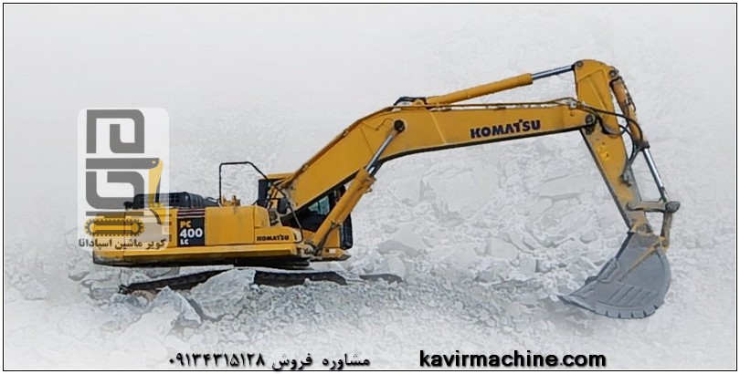 What is the bucket capacity of the Komatsu PC400-7 excavator?